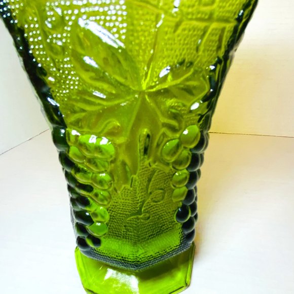 Anchor Hocking Vintage Green Glass Vase Embossed Grapes - Picture 5 of 9